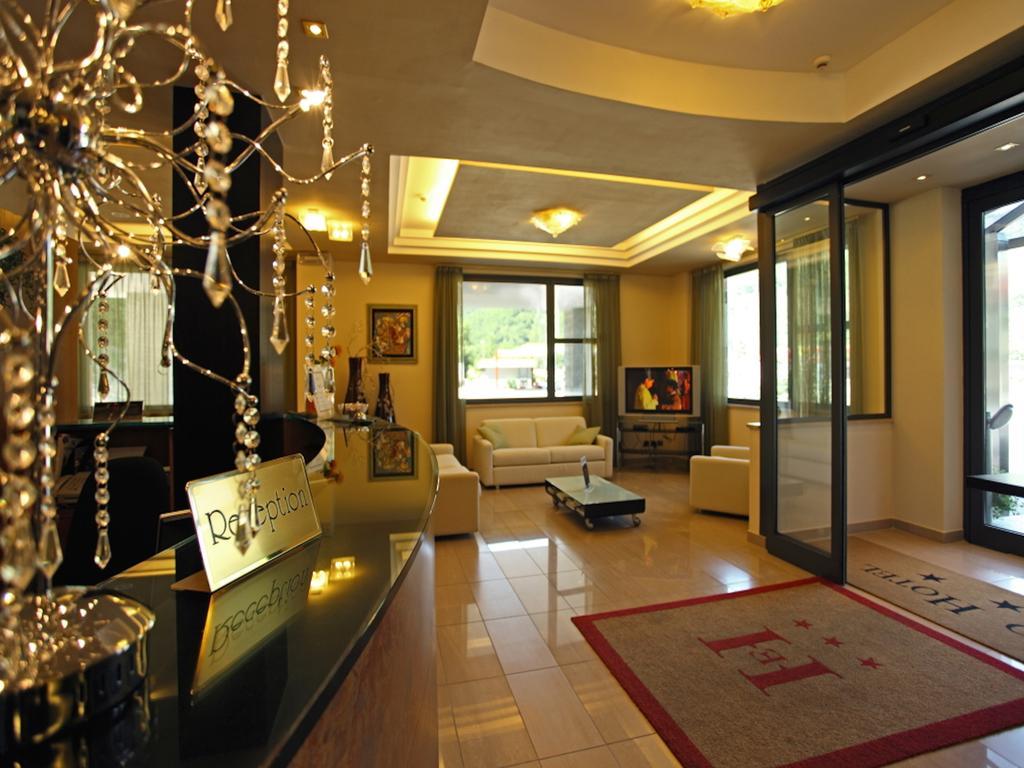 Euro Hotel Пьеве-Санто-Стефано Экстерьер фото