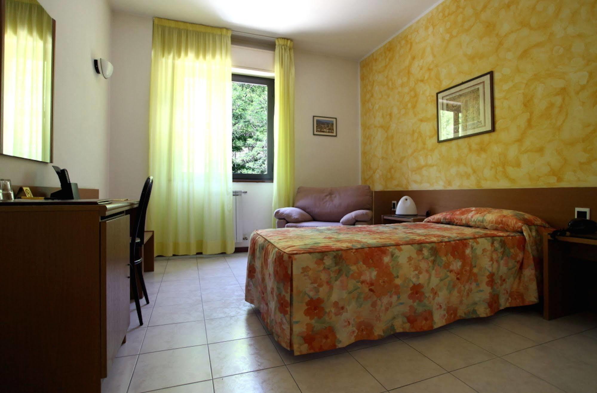 Euro Hotel Пьеве-Санто-Стефано Экстерьер фото