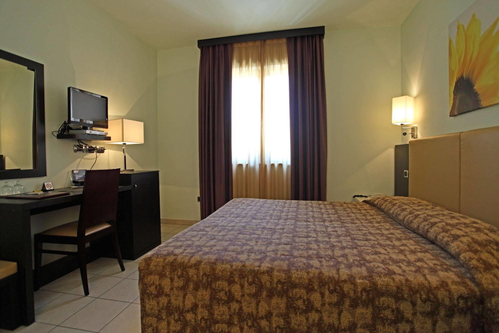 Euro Hotel Пьеве-Санто-Стефано Экстерьер фото