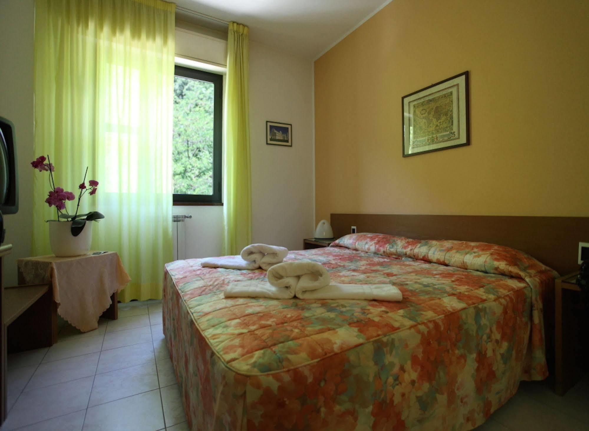 Euro Hotel Пьеве-Санто-Стефано Экстерьер фото